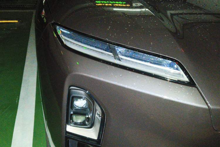 Used Nio ES8 2026 Model 6-seat Executive Signature Edition Right Front Headlight