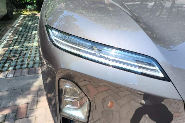 Used Nio ES8 2026 Model 6-seat Executive Luxury Edition Right Front Headlight