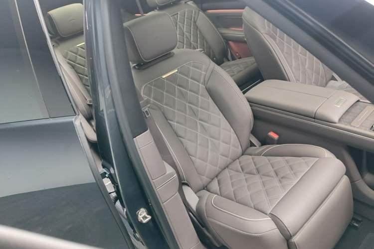 Used Nio ES8 2026 Model 6-seat Executive Signature Edition Right Front Seat