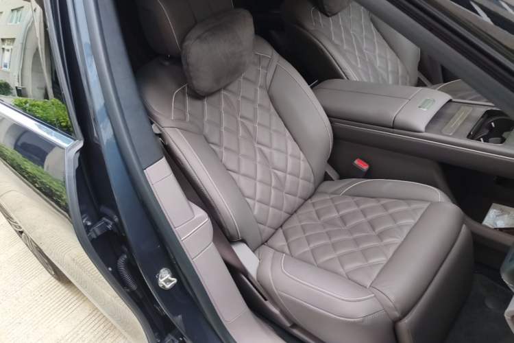 Used Nio ES8 2026 Model 6-seat Executive Signature Edition Right Front Seat