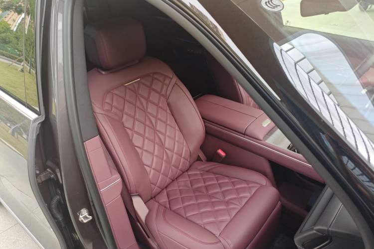 Used Nio ES8 2026 Model 6-seat Executive Signature Edition Right Front Seat