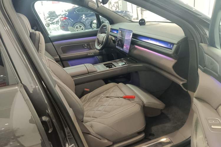 Used Nio ES8 2026 Model 6-seat Executive Luxury Edition Right Front Seat