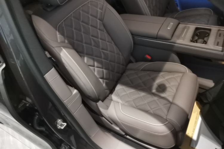 Used Nio ES8 2026 Model 6-seat Executive Luxury Edition Right Front Seat