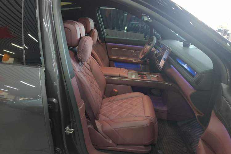 Used Nio ES8 2026 Model 6-seat Executive Luxury Edition Right Front Seat
