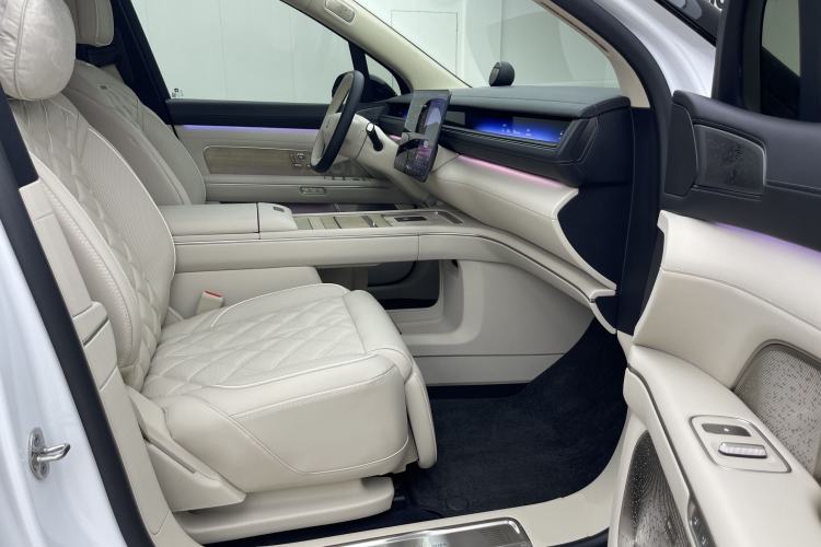 Used Nio ES8 2026 Model 6-seat Executive Signature Edition Right Front Seat