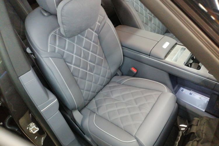 Used Nio ES8 2026 Model 6-seat Executive Luxury Edition Right Front Seat