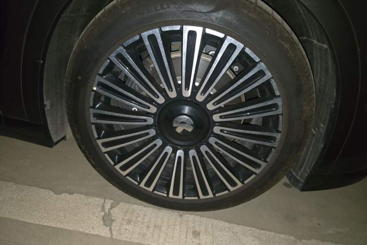 Used Nio ES8 2026 Model 6-seat Executive Luxury Edition Right Front Wheel Hub