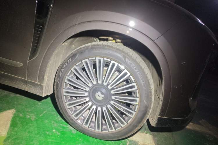 Used Nio ES8 2026 Model 6-seat Executive Luxury Edition Right Front Wheel Hub