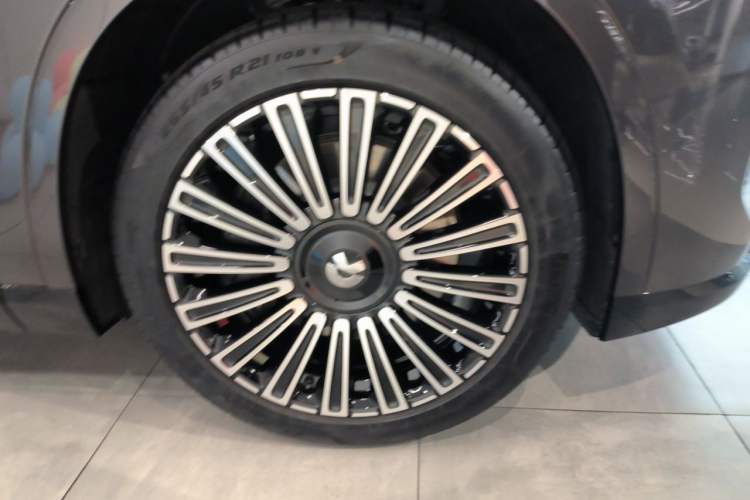 Used Nio ES8 2026 Model 6-seat Executive Luxury Edition Right Front Wheel Hub