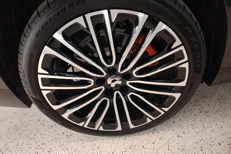 Used Nio ES8 2026 Model 6-seat Executive Signature Edition Right Rear Wheel Hub