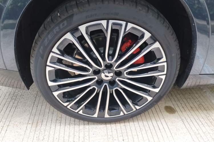 Used Nio ES8 2026 Model 6-seat Executive Signature Edition Right Rear Wheel Hub