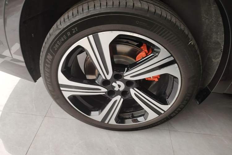 Used Nio ES8 2026 Model 6-seat Executive Luxury Edition Right Rear Wheel Hub