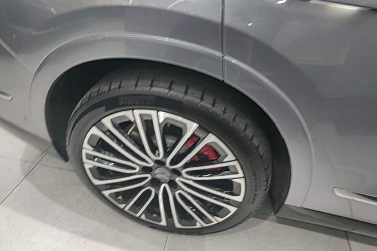 Used Nio ES8 2026 Model 6-seat Executive Signature Edition Right Rear Wheel Hub