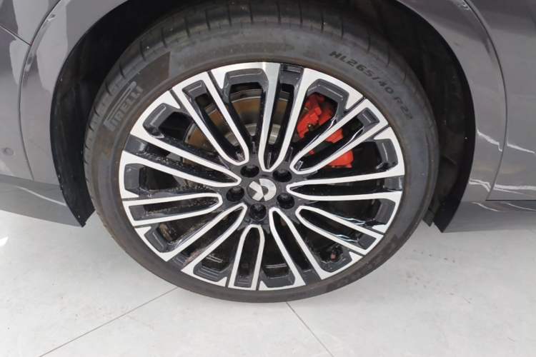 Used Nio ES8 2026 Model 6-seat Executive Signature Edition Right Rear Wheel Hub