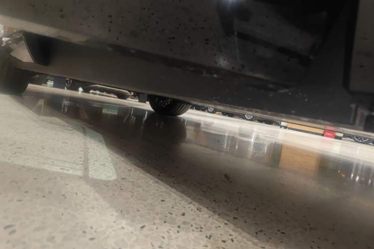 Used Nio ES8 2026 Model 6-seat Executive Signature Edition Right Side Sill