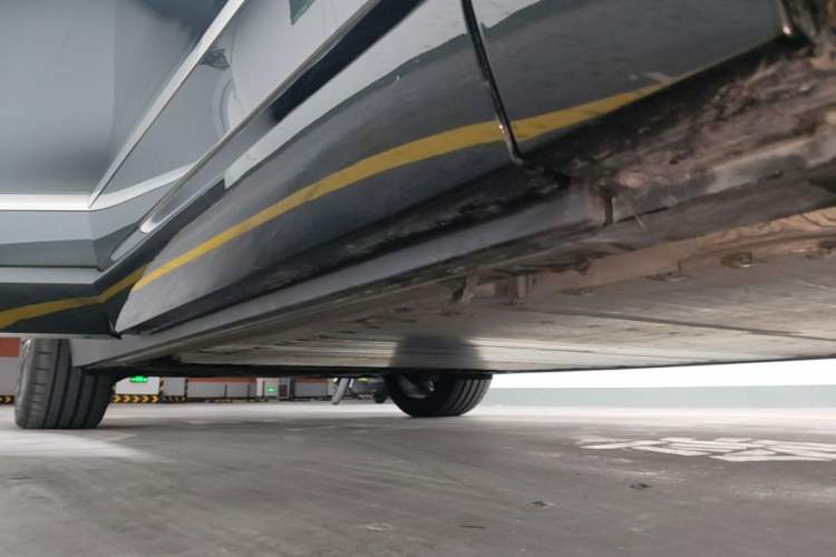 Used Nio ES8 2026 Model 6-seat Executive Signature Edition Right Side Sill