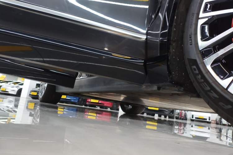 Used Nio ES8 2026 Model 6-seat Executive Signature Edition Right Side Sill