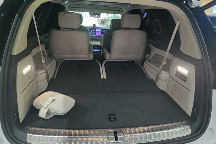 Used Nio ES8 2026 Model 6-seat Executive Signature Edition Trunk