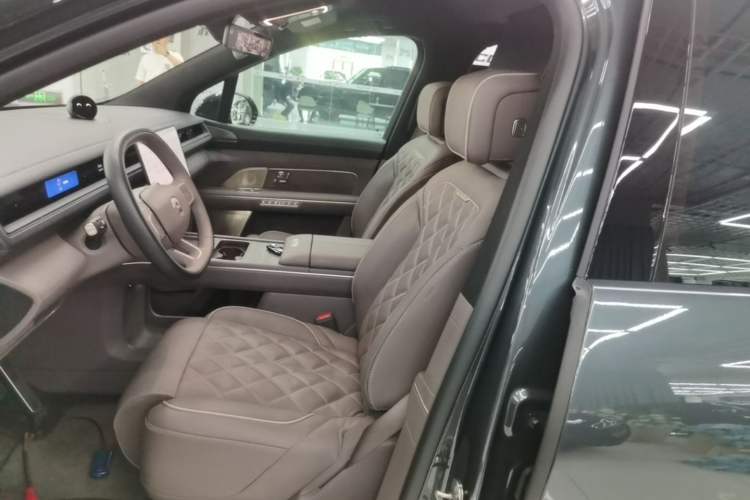 Used Nio ES8 2026 Model 6-seat Executive Signature Edition Left Front Seat