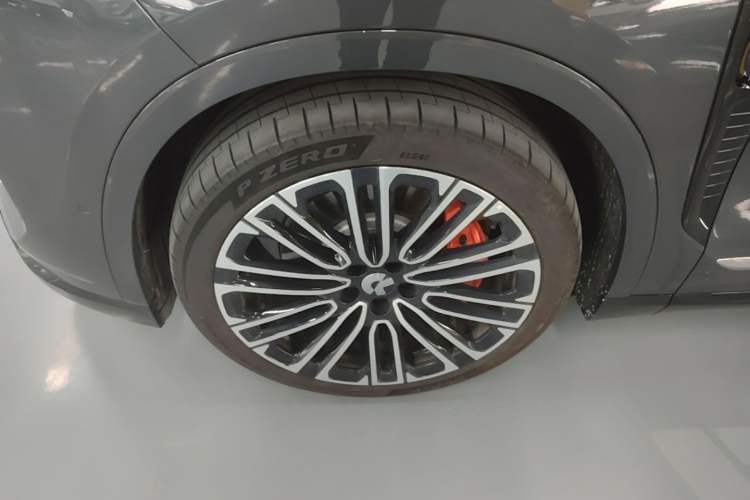 Used Nio ES8 2026 Model 6-seat Executive Signature Edition Left Front Wheel Hub