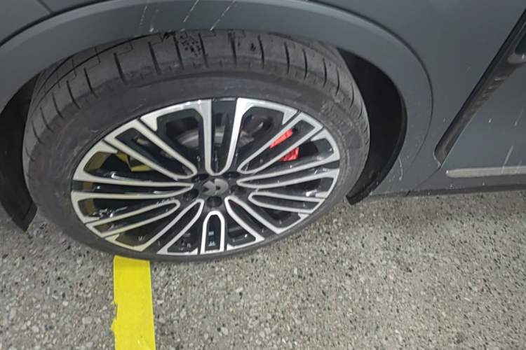 Used Nio ES8 2026 Model 6-seat Executive Signature Edition Left Front Wheel Hub
