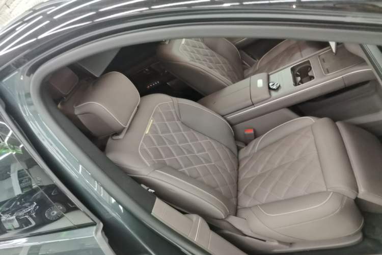 Used Nio ES8 2026 Model 6-seat Executive Signature Edition Right Front Seat