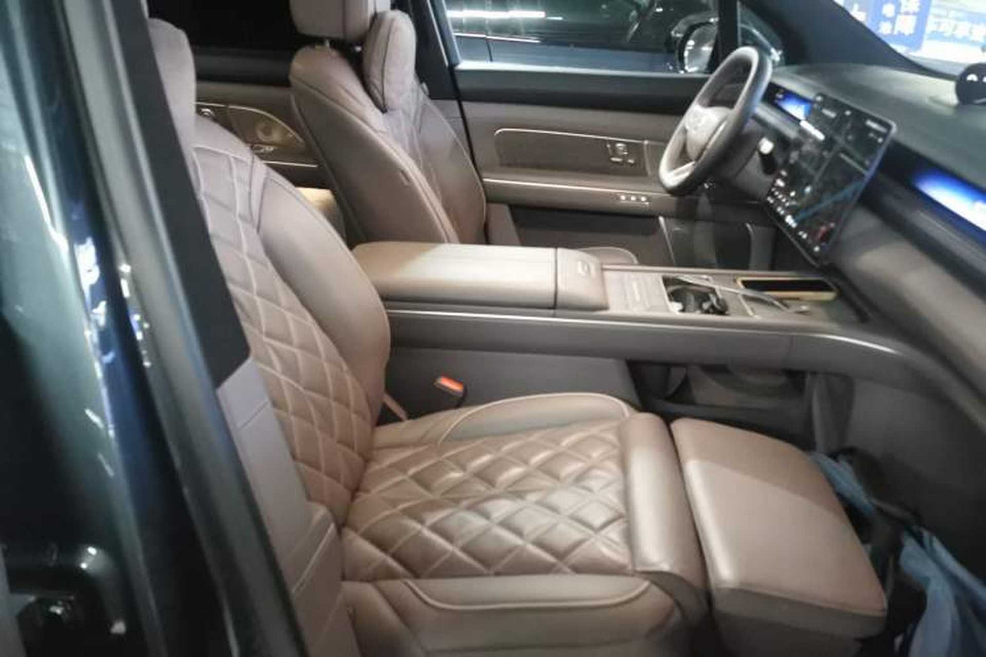 Used Nio ES8 2026 Model 6-seat Executive Signature Edition Right Front Seat
