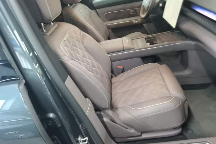 Used Nio ES8 2026 Model 6-seat Executive Signature Edition Right Front Seat