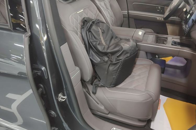 Used Nio ES8 2026 Model 6-seat Executive Signature Edition Right Front Seat