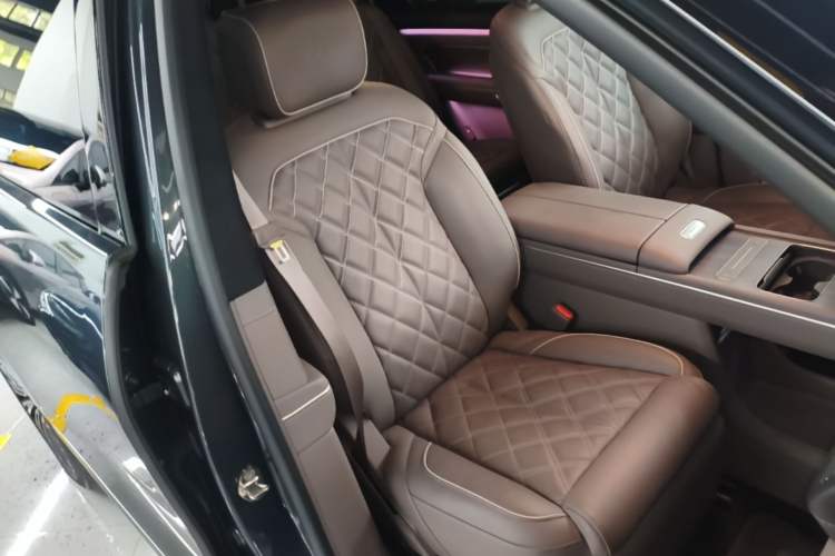 Used Nio ES8 2026 Model 6-seat Executive Luxury Edition Right Front Seat
