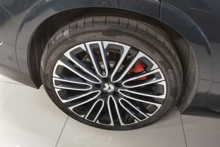Used Nio ES8 2026 Model 6-seat Executive Signature Edition Right Rear Wheel Hub