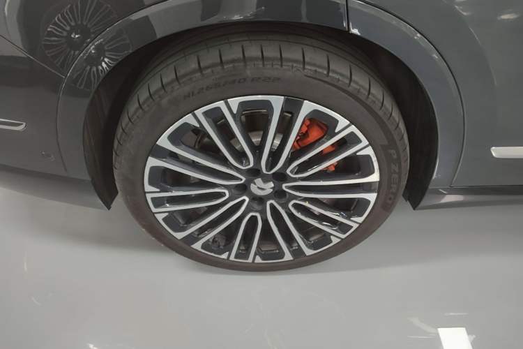 Used Nio ES8 2026 Model 6-seat Executive Signature Edition Right Rear Wheel Hub