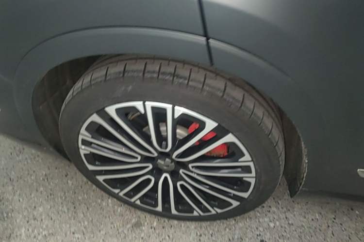 Used Nio ES8 2026 Model 6-seat Executive Signature Edition Right Rear Wheel Hub