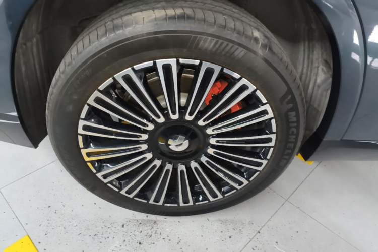Used Nio ES8 2026 Model 6-seat Executive Luxury Edition Right Rear Wheel Hub