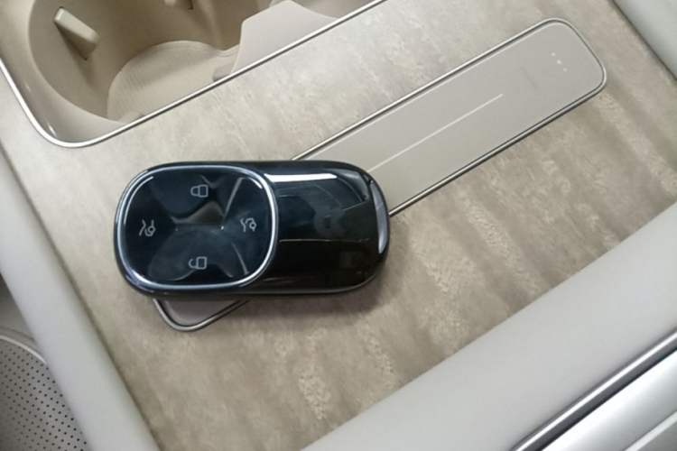 Used Nio ES8 2026 Model 6-seat Executive Signature Edition Vehicle Key