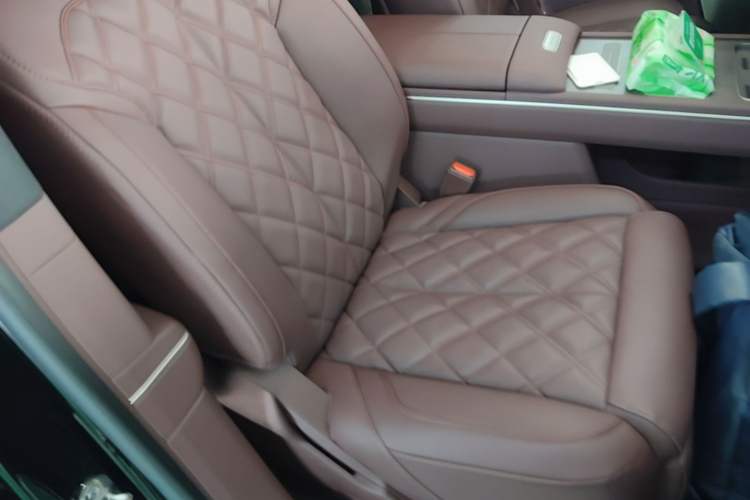 Used Nio ES8 2026 Model 6-seat Executive Signature Edition Right Front Seat