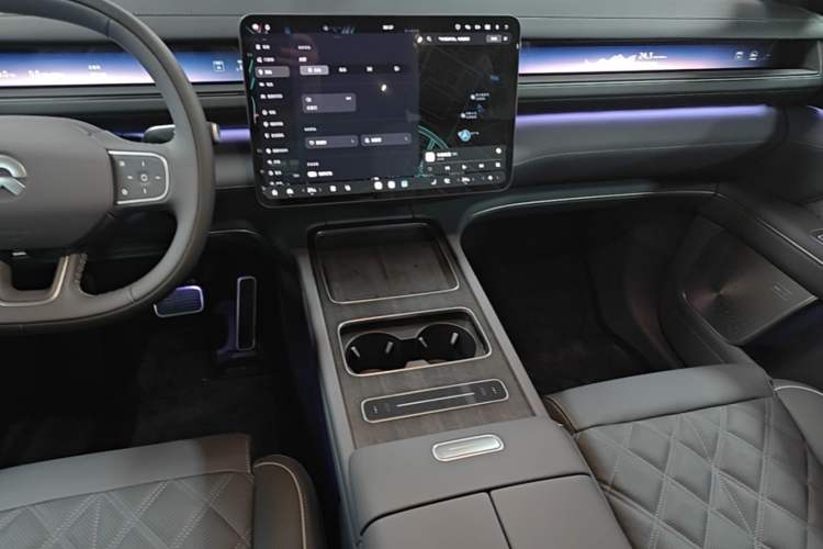 Used Nio ES8 2026 Model 6-seat Executive Luxury Edition Audio And AC Panel