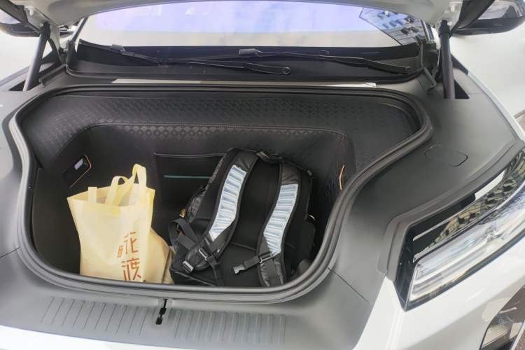Used Nio ES8 2026 Model 6-seat Executive Luxury Edition Engine Bay Left