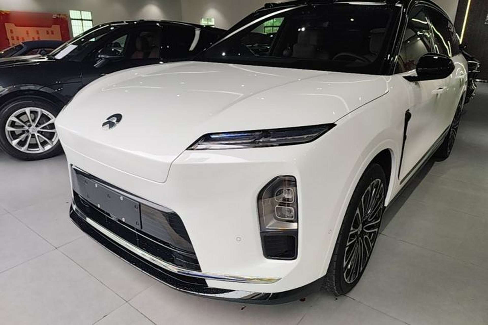 Used Nio ES8 2026 Model 6-seat Executive Signature Edition Front Left 45 Deg