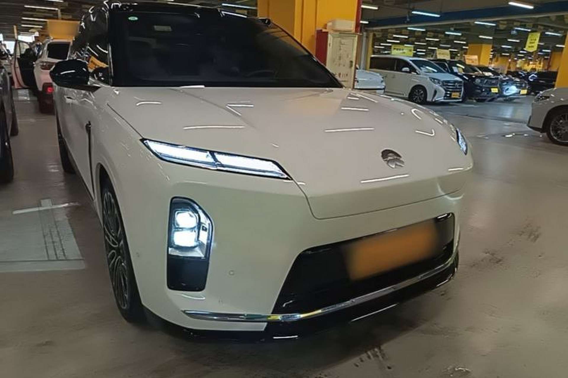 Used Nio ES8 2026 Model 6-seat Executive Signature Edition Front Right 45 Deg
