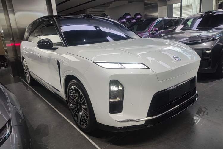 Used Nio ES8 2026 Model 6-seat Executive Luxury Edition Front Right 45 Deg