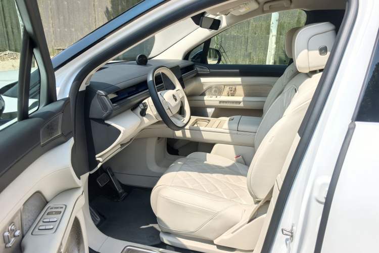 Used Nio ES8 2026 Model 6-seat Executive Signature Edition Interior 2