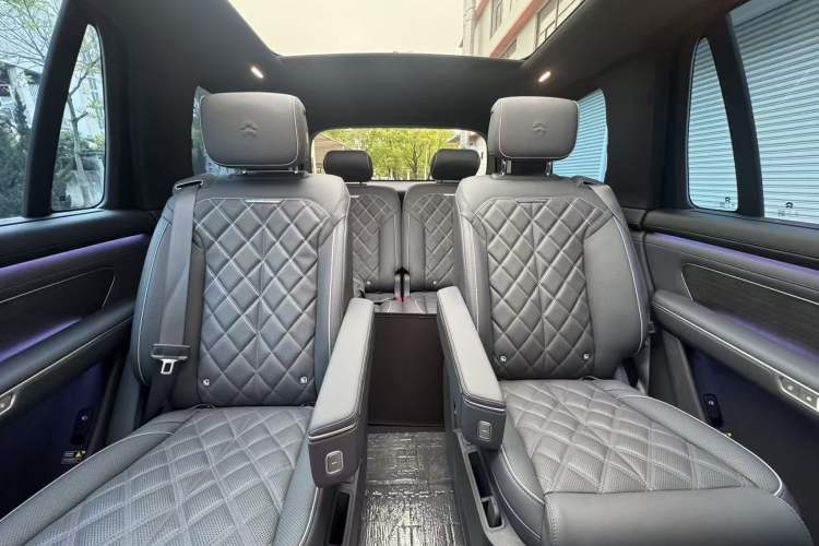 Used Nio ES8 2026 Model 6-seat Executive Signature Edition Interior 2