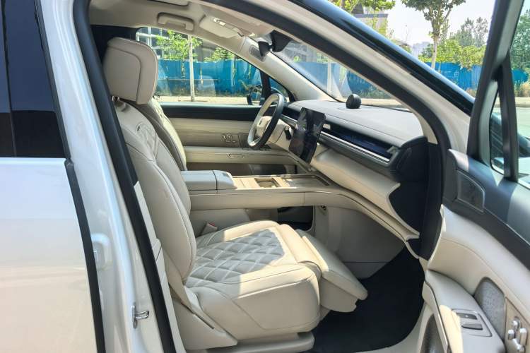 Used Nio ES8 2026 Model 6-seat Executive Signature Edition Interior 3