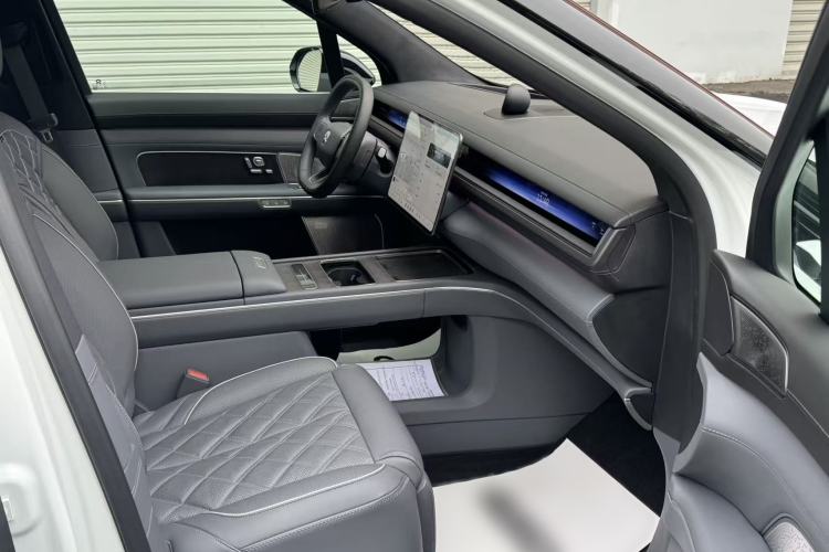 Used Nio ES8 2026 Model 6-seat Executive Signature Edition Interior 5