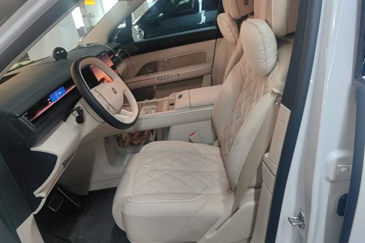 Used Nio ES8 2026 Model 6-seat Executive Luxury Edition Left Front Seat