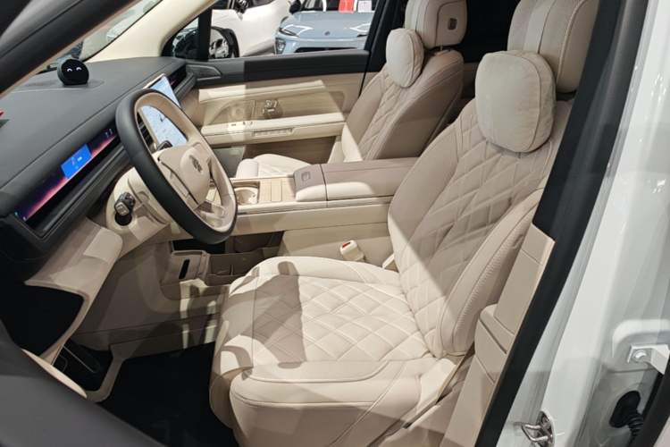Used Nio ES8 2026 Model 6-seat Executive Signature Edition Left Front Seat
