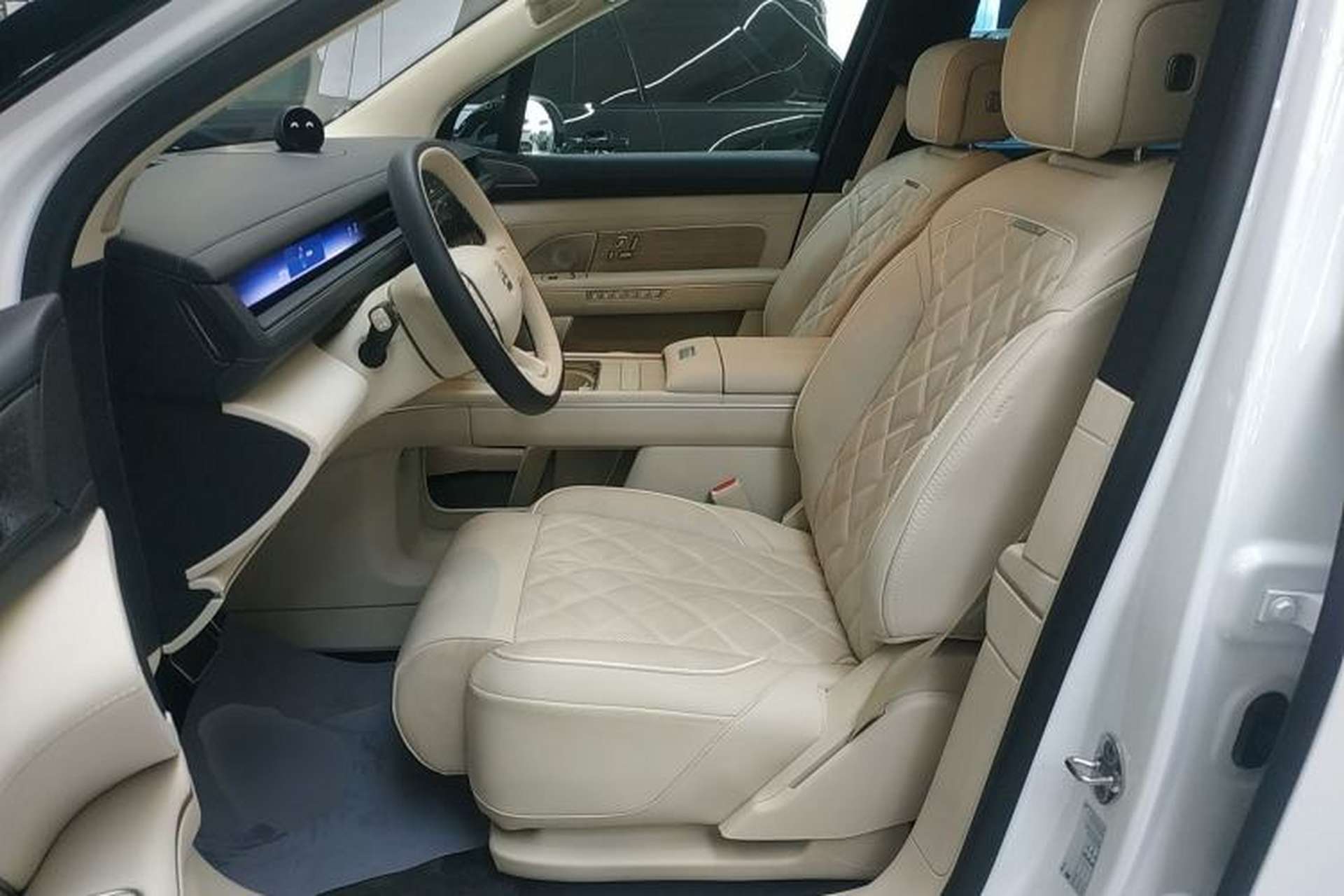 Used Nio ES8 2026 Model 6-seat Executive Signature Edition Left Front Seat