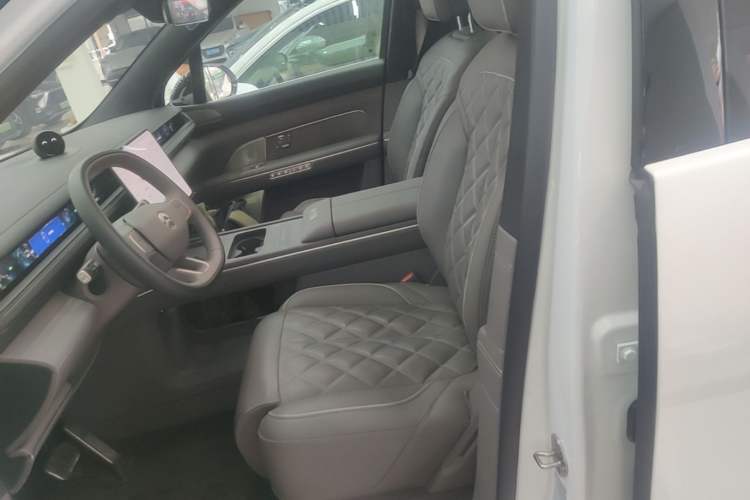 Used Nio ES8 2026 Model 6-seat Executive Luxury Edition Left Front Seat