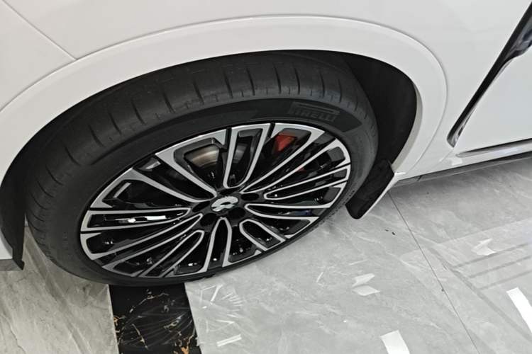 Used Nio ES8 2026 Model 6-seat Executive Signature Edition Left Front Wheel Hub